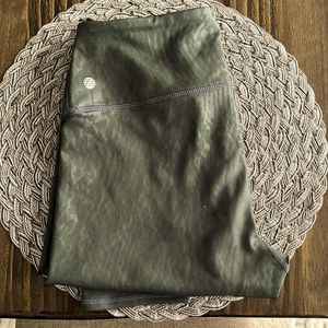 Z by Zella snake print 3/5 leggings